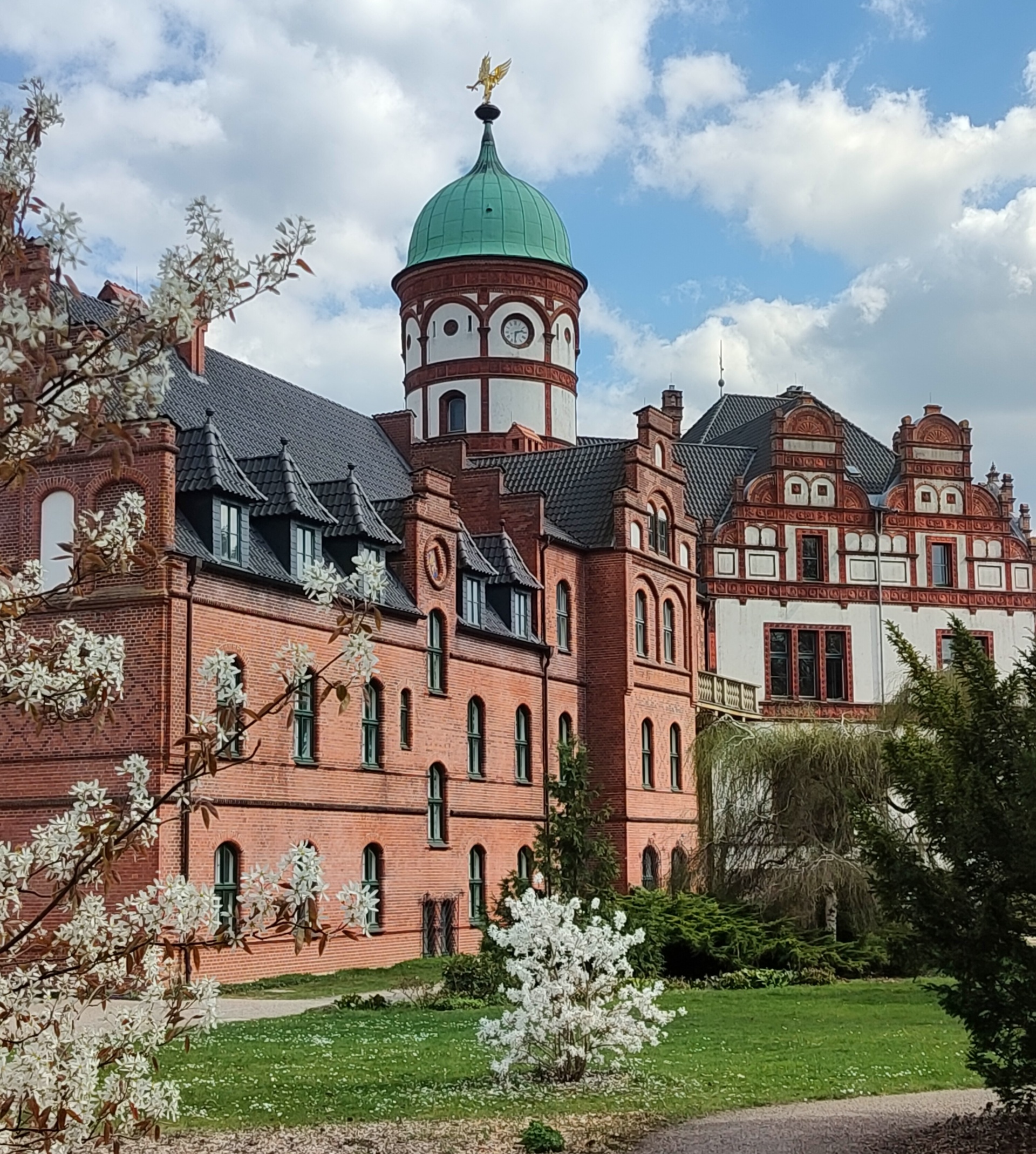 Schloss Wiligrad mit Außenanlagen